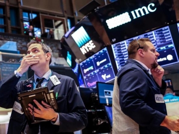 Dow Jones mất hơn 100 điểm