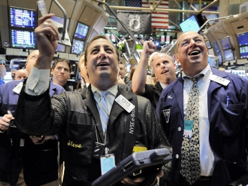 Dow Jones tăng 370 điểm lập kỷ lục mới giữa lúc tâm lý lạc quan dâng cao
