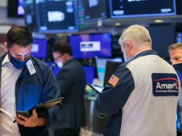 Dow Jones gần đi như đi ngang, cổ phiếu meme AMC sụt 30%