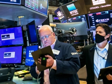 Dow Jones giảm tiếp gần 400 điểm