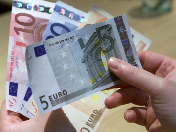 Căng thẳng Ukraine kéo theo đồng euro, hỗ trợ đô la và các đồng tiền an toàn