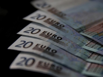 Căng thẳng Ukraine, khả năng tăng lãi suất của Fed ảnh hưởng đồng Euro
