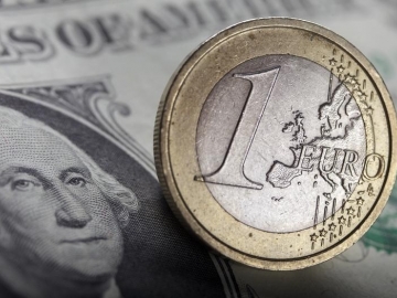 Đồng Đô la tăng giá, đồng Euro giảm xuống gần mức thấp nhất 21 tháng