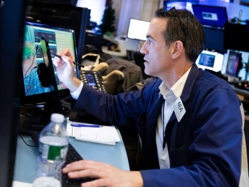 Dow Jones bật tăng gần 600 điểm, S&P 500 có phiên tăng đầu tiên trong 4 phiên