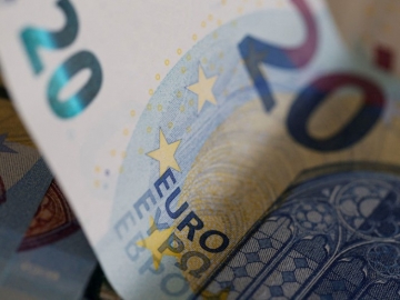 Triển vọng ảm đạm của đồng Euro trong cơn bão suy thoái ở châu Âu