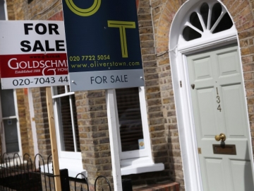 Giá nhà ở tại Anh giảm lần đầu tiên trong hơn một năm