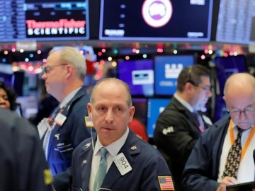 Dow Jones giảm gần 200 điểm do lo ngại về lãi suất cao