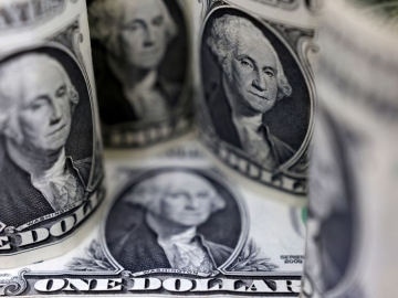 Đồng đô la tăng trong bối cảnh thị trường chứng khoán giảm điểm