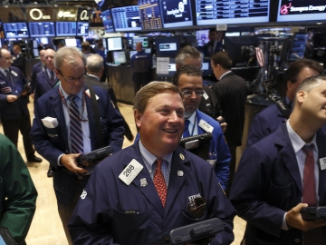 Phố Wall khởi sắc, Dow Jones bật tăng hơn 800 điểm