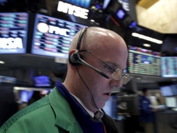Dow tăng điểm sau khi UBS quyết định mua lại CS - Fed được chú ý
